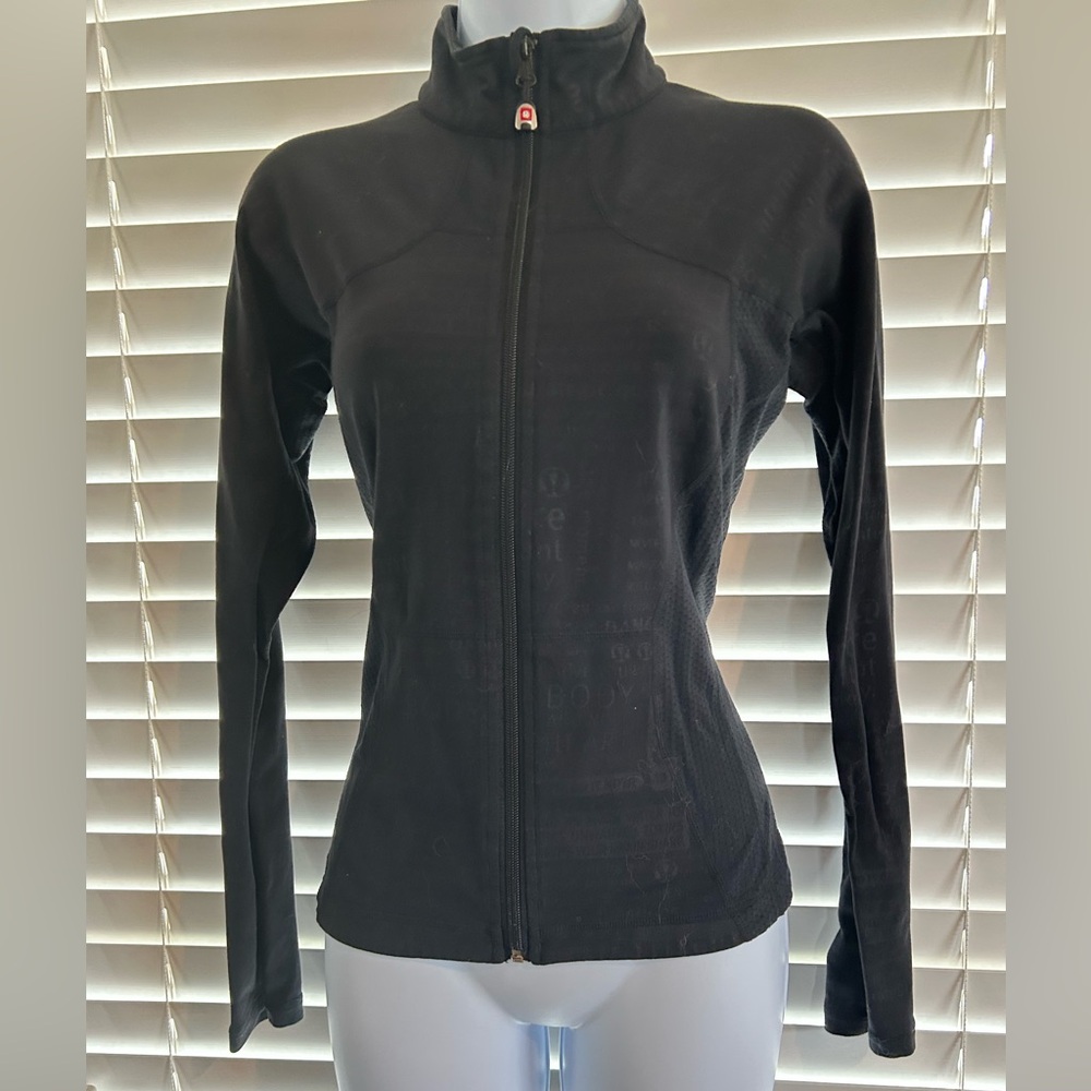 Lululemon Catch Me Air Jacket, size 6, vents underarms & kangaroo pocket